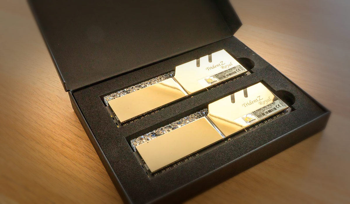 упаковка DDR4 Trident Z Royal в коробке из бархата