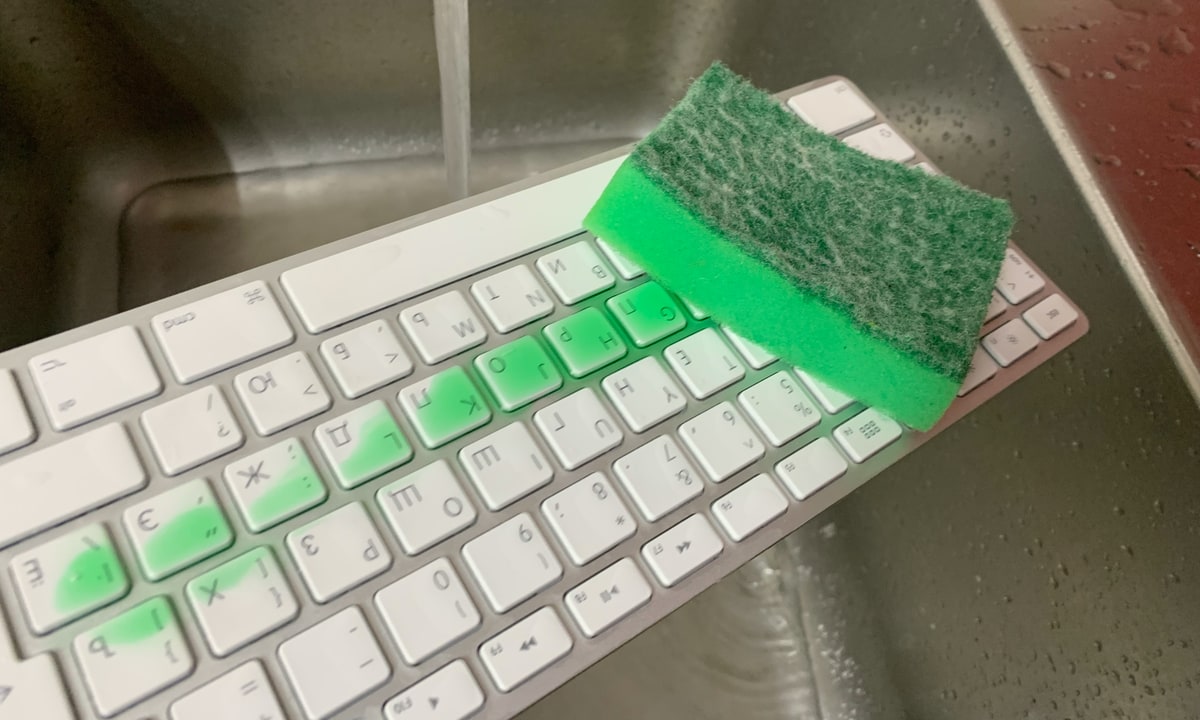 промываю клавиатуру Apple Keyboard после залития средством для мыться посуды
