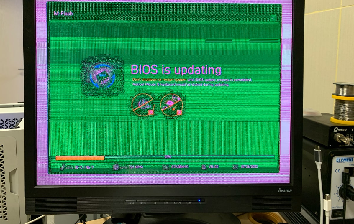 Во время перепрошивки BIOS весь экран в артефактах