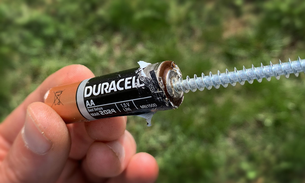 Потёкшая батарейка duracell