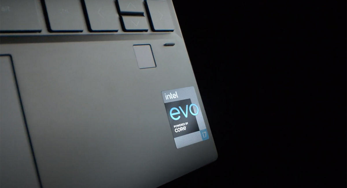 Логотип платформы Intel Evo на корпусе ноутбука