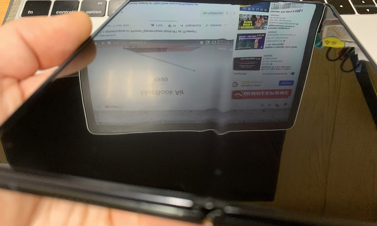 Место перегиба экрана Galaxy Z Fold 2 видно постоянно