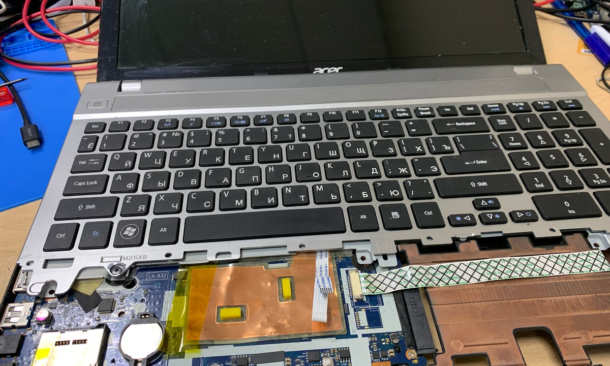 Разбираем ноутбук Acer Aspire V3-551G для мытья клавиатуры