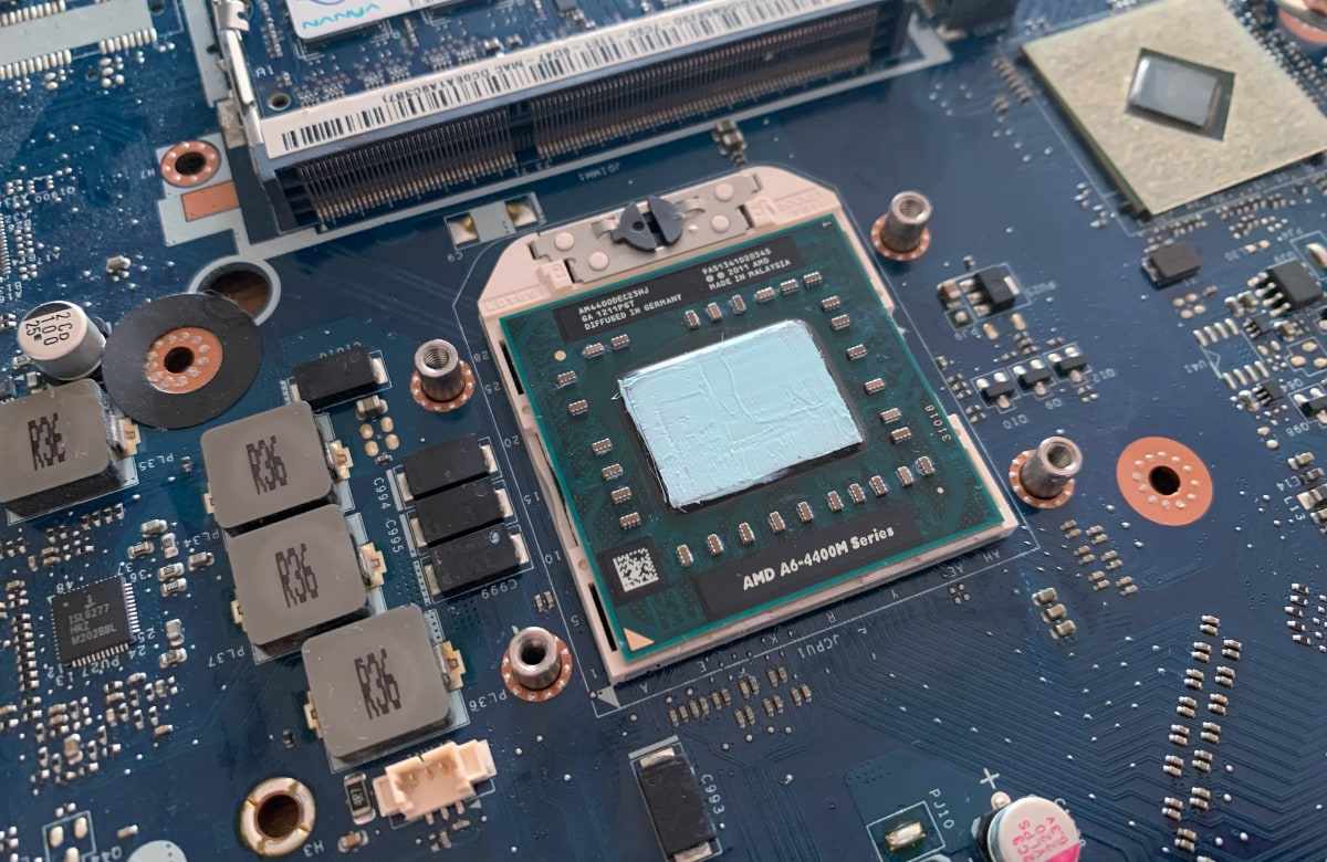 Arctic MX-5 светло-бирюзового цвета на процессоре AMD
