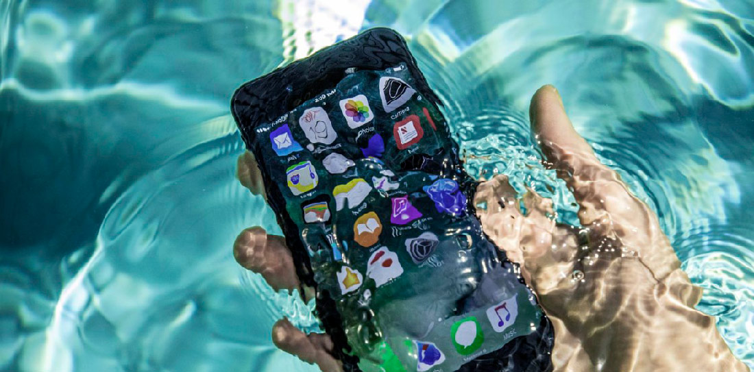 телефон упал в воду